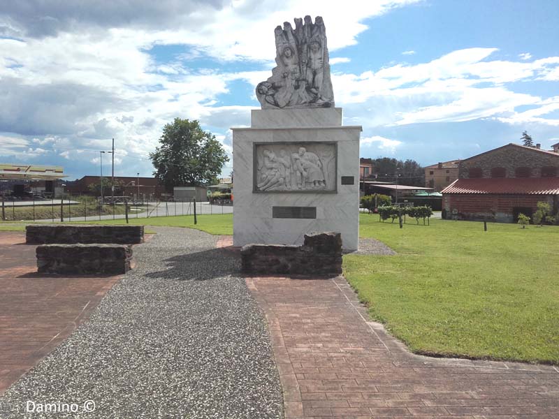 CASTELMARTINI: MONUMENTO ALLA VITTIME DELL'ECCIDIO 1' IMMAGINE
